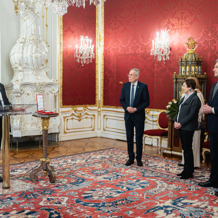 Verleihung des Großen Silbernen Ehrenzeichens mit dem Stern für die Verdienste um die Republik Österreich an Anton Zeilinger - Bild Nr. 11731