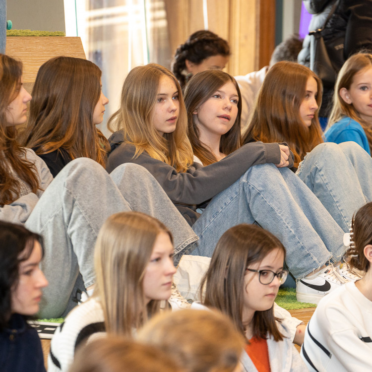 Girls&#39; Day im Zeichen von Wissenschaft und Forschung: Bildungsminister begleitet Schülerinnen ins Naturhistorische Museum - Bild Nr. 12200
