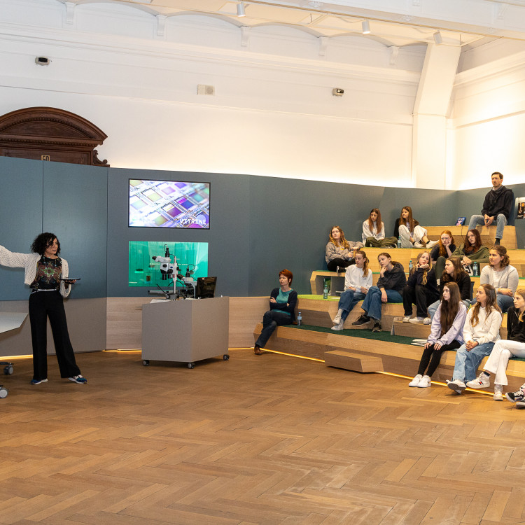 Girls&#39; Day im Zeichen von Wissenschaft und Forschung: Bildungsminister begleitet Schülerinnen ins Naturhistorische Museum - Bild Nr. 12224
