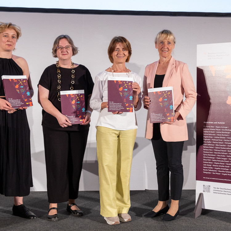 Buchpräsentation: Von der Geschlechterpolitik zur diversitätsorientierten Gleichstellungspolitik im österreichischen Hochschul- und Forschungsraum - Bild Nr. 12454