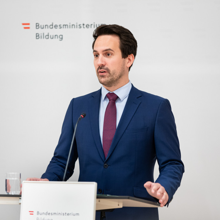 Vorschau Lehramtsstudium für die Primarstufe wird praxisnäher: Bildungsminister Christoph Wiederkehr und Rektorin Beatrix Karl stellen Reform vor