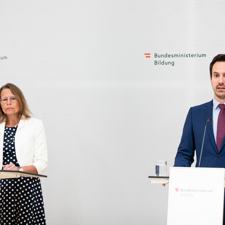 Lehramtsstudium für die Primarstufe wird praxisnäher: Bildungsminister Christoph Wiederkehr und Rektorin Beatrix Karl stellen Reform vor - Bild Nr. 15850