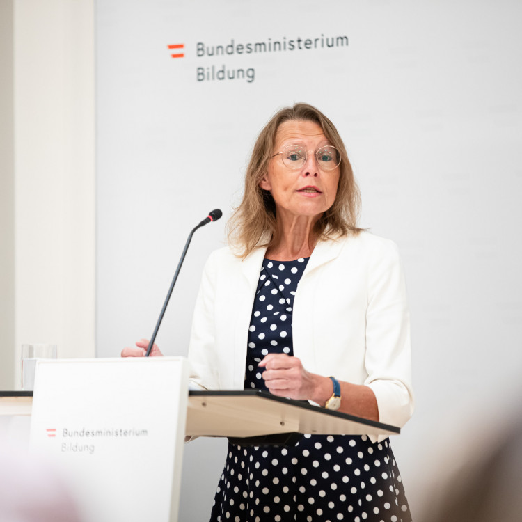 Lehramtsstudium für die Primarstufe wird praxisnäher: Bildungsminister Christoph Wiederkehr und Rektorin Beatrix Karl stellen Reform vor - Bild Nr. 15858