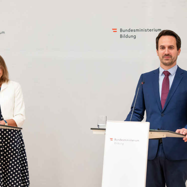 Lehramtsstudium für die Primarstufe wird praxisnäher: Bildungsminister Christoph Wiederkehr und Rektorin Beatrix Karl stellen Reform vor - Bild Nr. 15874