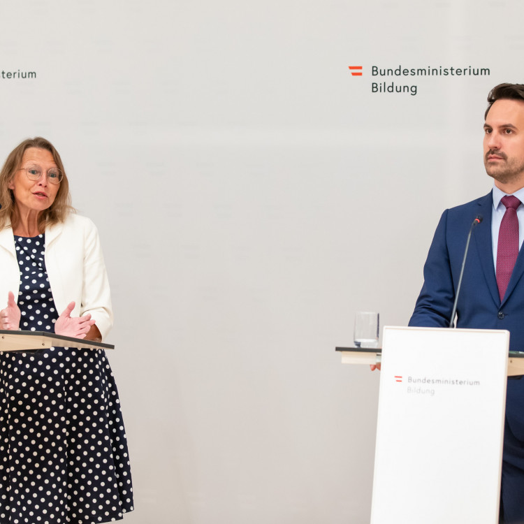Lehramtsstudium für die Primarstufe wird praxisnäher: Bildungsminister Christoph Wiederkehr und Rektorin Beatrix Karl stellen Reform vor - Bild Nr. 15882