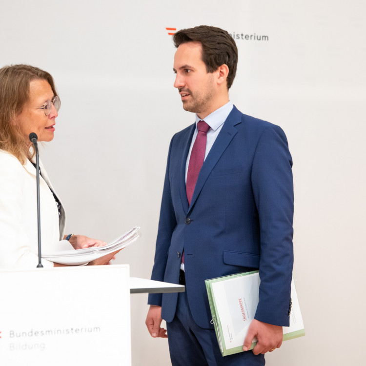 Lehramtsstudium für die Primarstufe wird praxisnäher: Bildungsminister Christoph Wiederkehr und Rektorin Beatrix Karl stellen Reform vor - Bild Nr. 15884