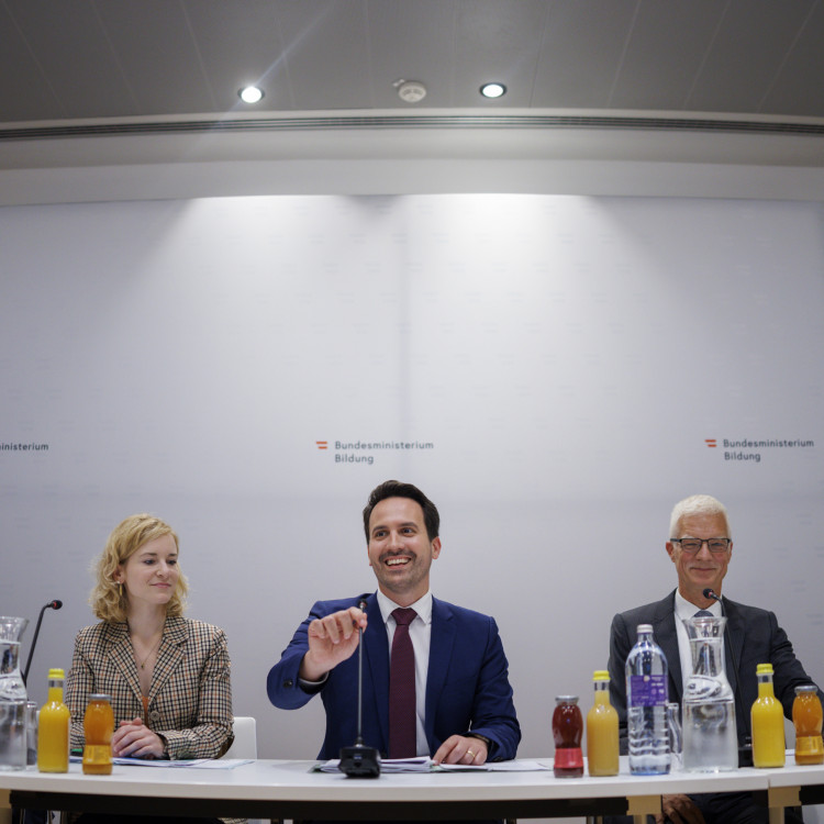 BMB Pressegespräch: OECD präsentiert Daten zum österreichischen Bildungssystem - Bild Nr. 15950