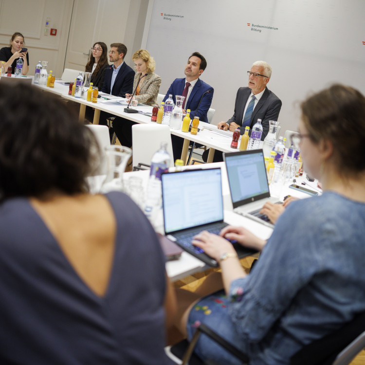 BMB Pressegespräch: OECD präsentiert Daten zum österreichischen Bildungssystem - Bild Nr. 15953