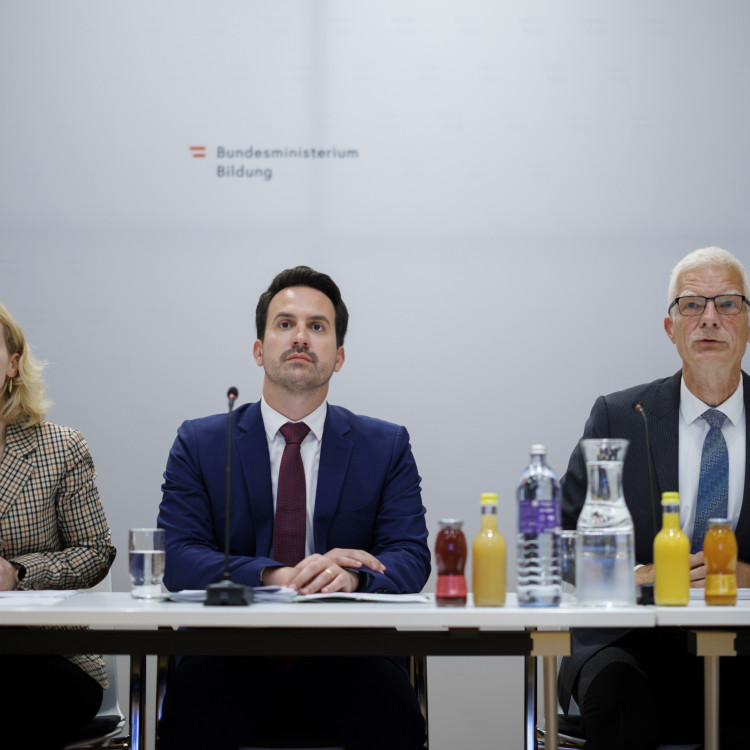 BMB Pressegespräch: OECD präsentiert Daten zum österreichischen Bildungssystem - Bild Nr. 15954