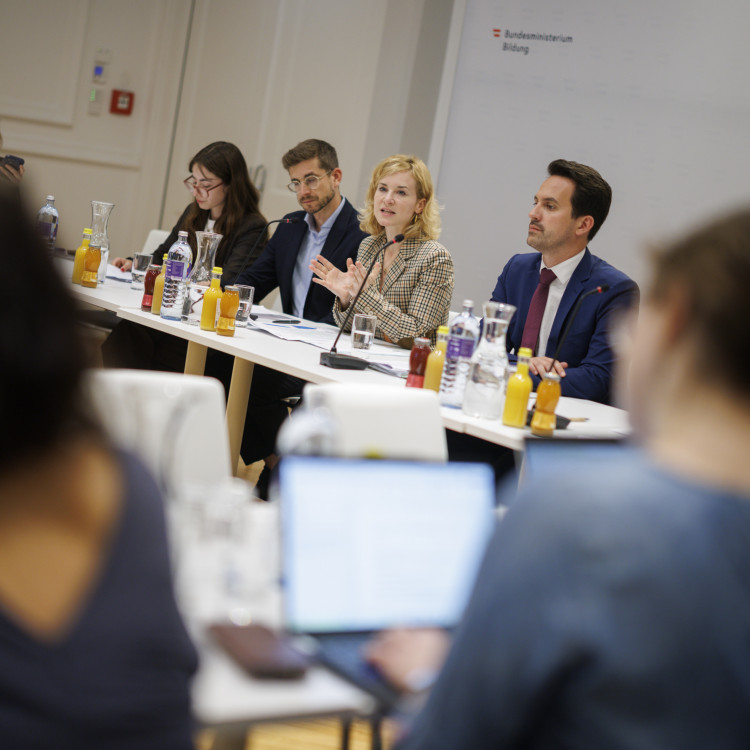 BMB Pressegespräch: OECD präsentiert Daten zum österreichischen Bildungssystem - Bild Nr. 15961