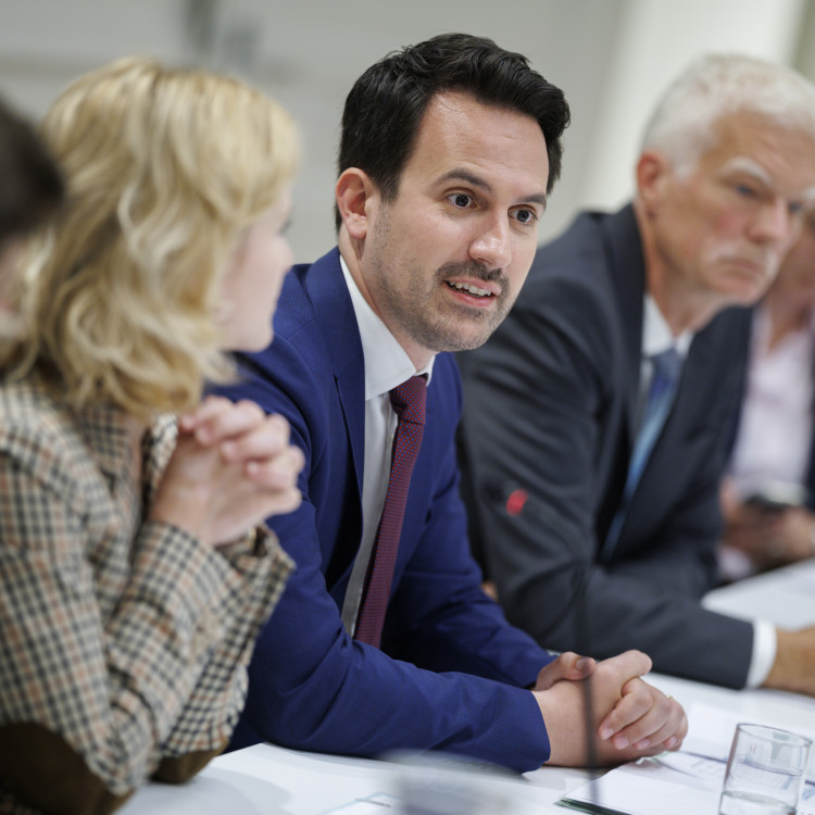 BMB Pressegespräch: OECD präsentiert Daten zum österreichischen Bildungssystem - Bild Nr. 15970