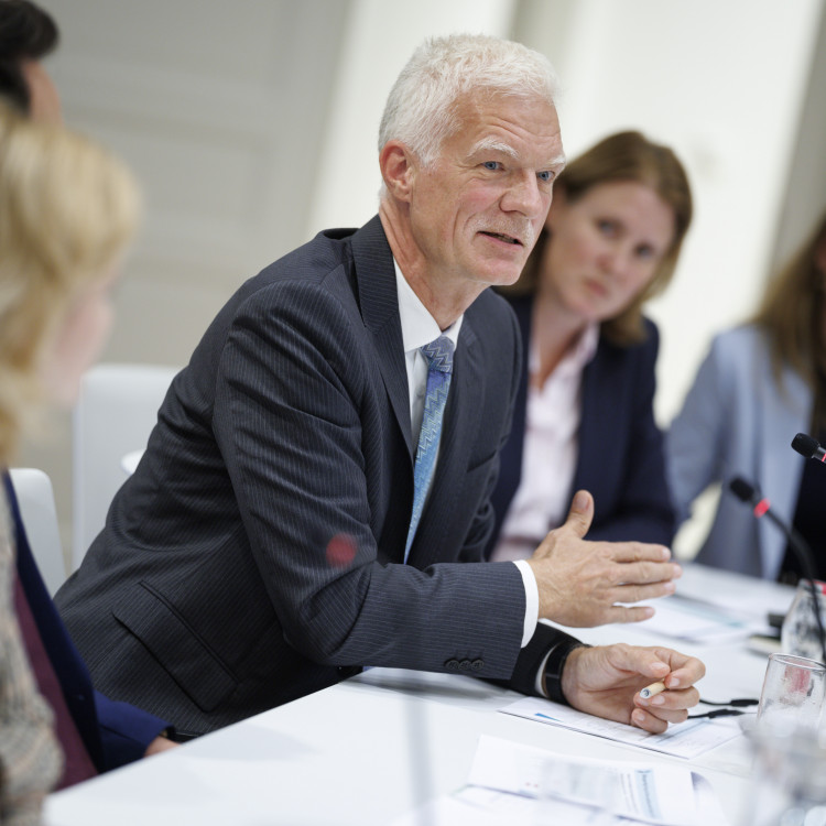 BMB Pressegespräch: OECD präsentiert Daten zum österreichischen Bildungssystem - Bild Nr. 15971