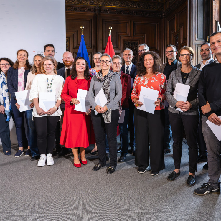 Kriseneinsatz in Graz Schulpsychologie - Verleihung von Dank & Anerkennung - Bild Nr. 16045