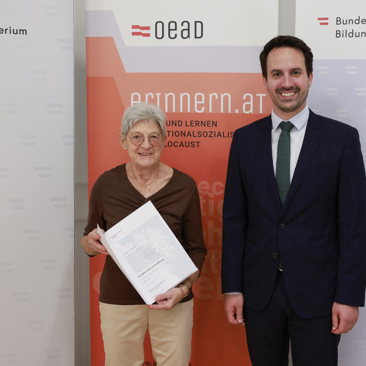 Bildungsminister ehrt Zeitzeuginnen und Zeitzeugen, die Schulen besuchen. - Bild Nr. 16068