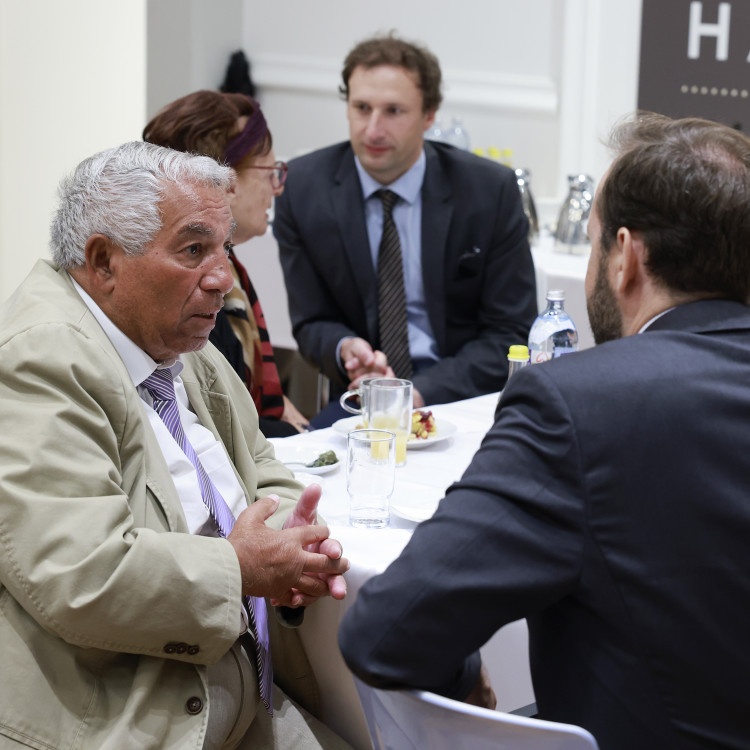 Bildungsminister ehrt Zeitzeuginnen und Zeitzeugen, die Schulen besuchen. - Bild Nr. 16081