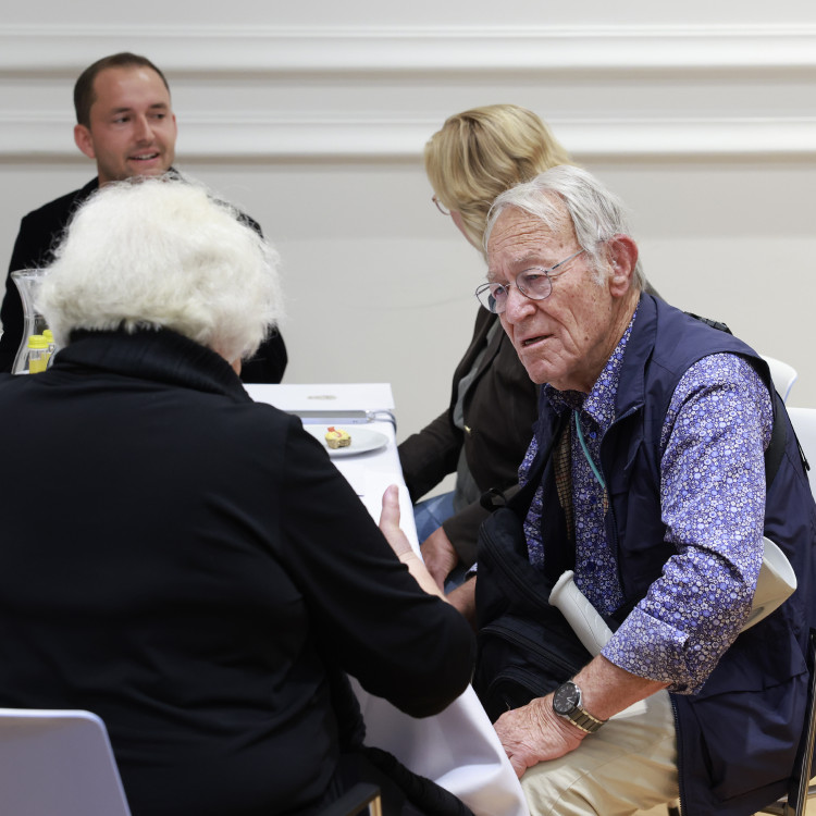 Bildungsminister ehrt Zeitzeuginnen und Zeitzeugen, die Schulen besuchen. - Bild Nr. 16082