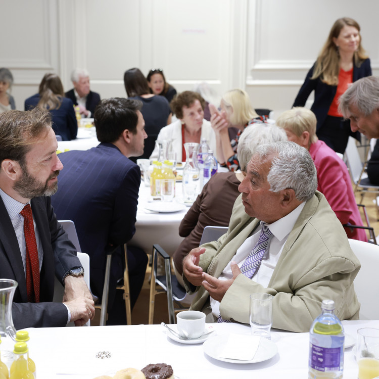 Bildungsminister ehrt Zeitzeuginnen und Zeitzeugen, die Schulen besuchen. - Bild Nr. 16084