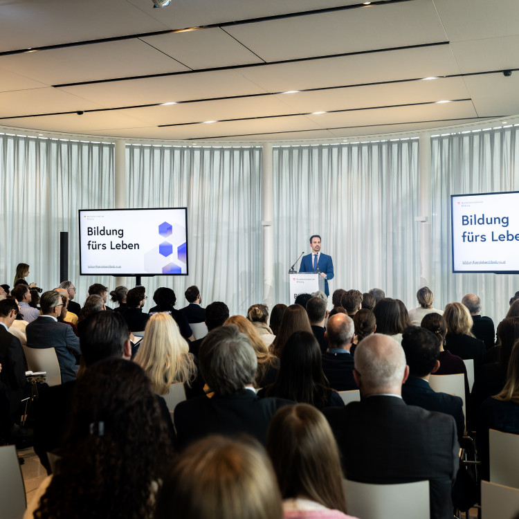 Grundsatzrede von Bildungsminister Christoph Wiederkehr - Bild Nr. 16153