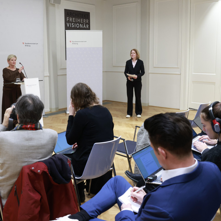 Vorschau PK „Details zum Chancenbonus für 400 Schulen in Österreich“ mit BM Christoph Wiederkehr und Direktorin Gisela Steinwendtner