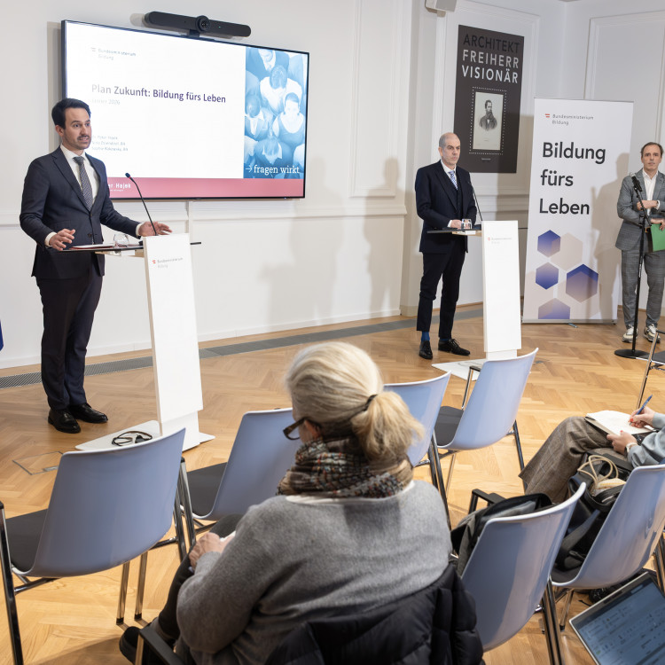 Vorschau Pressekonferenz: Präsentation der Umfrage zur Zukunft des Bildungssystems unter Lehrer/innen, Eltern und Schüler/innen