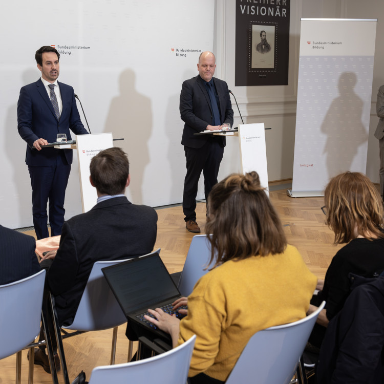 Vorschau Pressekonferenz: Neue Lehrpläne für kaufmännische Schulen