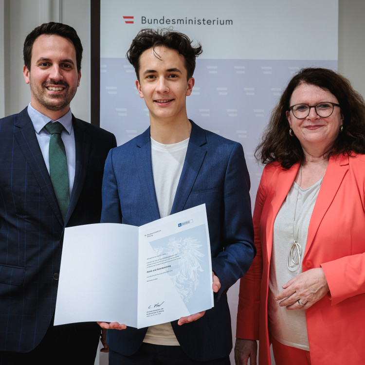 Begabtenförderung im Fokus: Tag der Wissenschaftsolympiaden im Bildungsministerium - Bild Nr. 17739