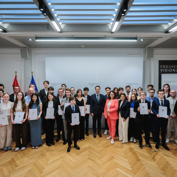Begabtenförderung im Fokus: Tag der Wissenschaftsolympiaden im Bildungsministerium - Bild Nr. 17747