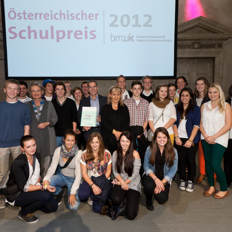 Vorschau Schulpreis: Bildungsministerin Schmied zeichnet das Bundesgymnasium Bludenz mit dem Österreichischen Schulpreis 2012 aus.
