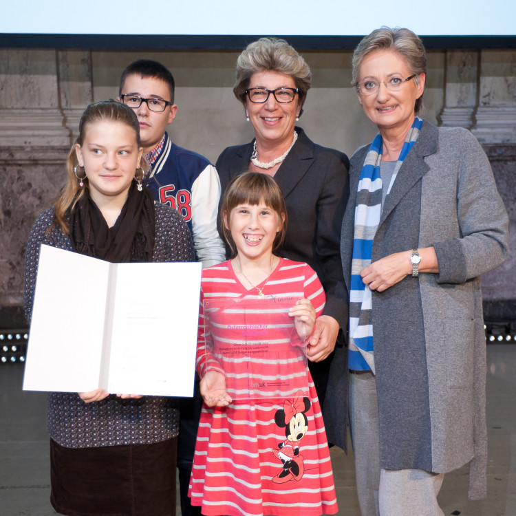 Schulpreis: Bildungsministerin Schmied zeichnet das Bundesgymnasium Bludenz mit dem Österreichischen Schulpreis 2012 aus. - Bild Nr. 1938