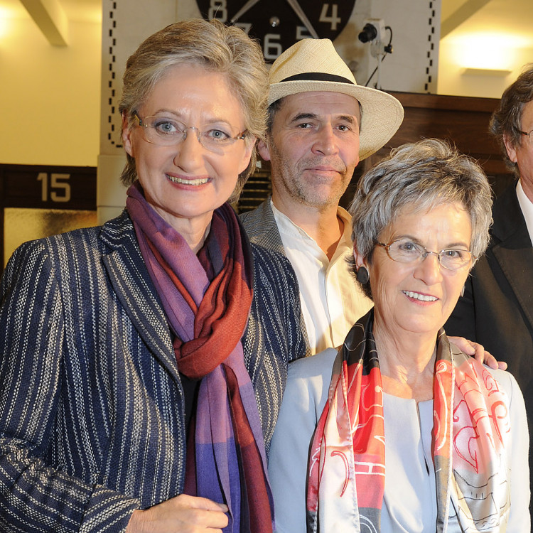 Kulturministerin Claudia Schmied überreichte Kulturwissenschaftlerin Hazel Rosenstrauch den Österreichischen Staatspreis für Kulturpublizistik 2012 - Bild Nr. 2103