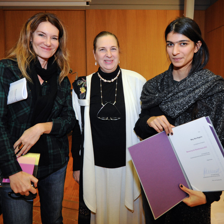 Kulturministerin Schmied: "MENTORING von Künstlerinnen für Künstlerinnen" 2012 erfolgreich fortgesetzt und abgeschlossen - Bild Nr. 2209