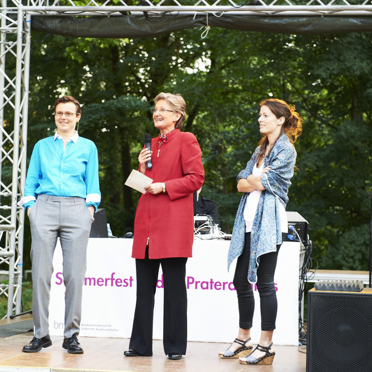 Vorschau Kulturministerin Claudia Schmied begrüßte 500 Gäste beim gestrigen "Sommerfest in den Praterateliers"
