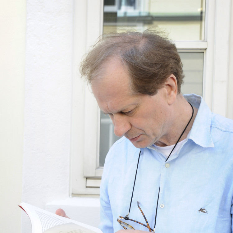 Schriftsteller Josef Winkler erhält Ehrentafel an seinem ehemaligen Wohnhaus - Bild Nr. 2654