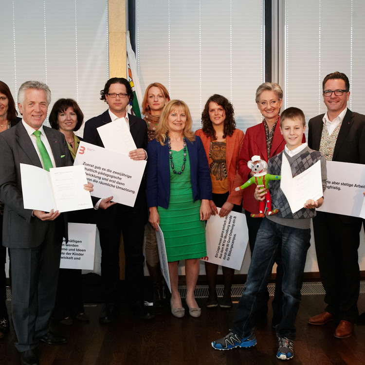 Bildungsministerin Claudia Schmied vergibt Award "Bessere Lernwelten 2013" - Bild Nr. 2686