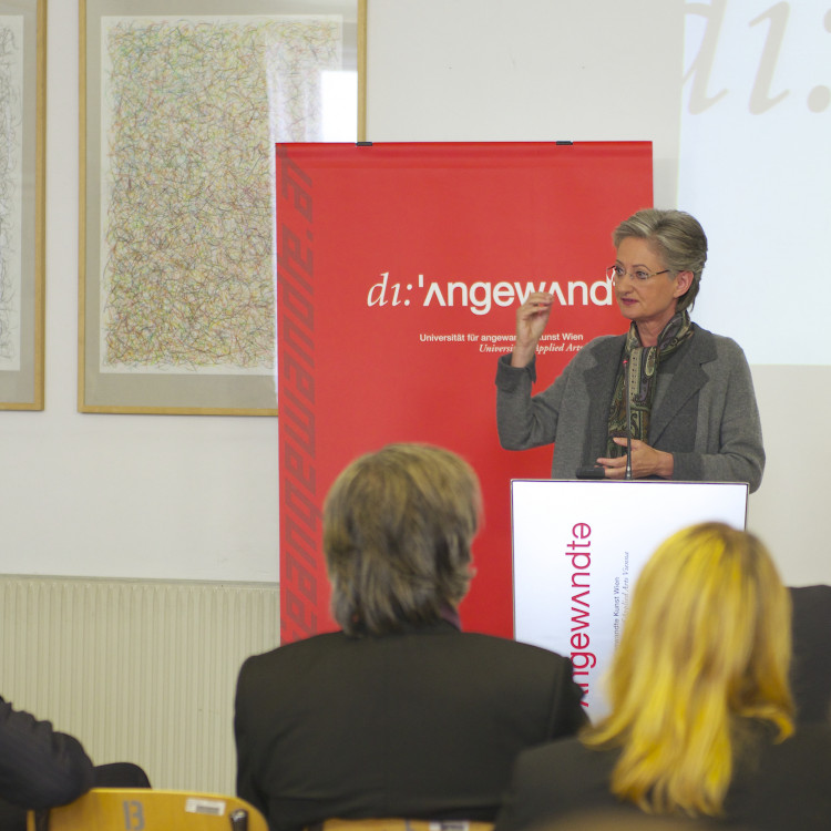 Bundesministerin Dr. Claudia Schmied eröffnet das Symposium „Reinventing Cultural Policy? Kulturpolitik und Good Governance“. - Bild Nr. 2724