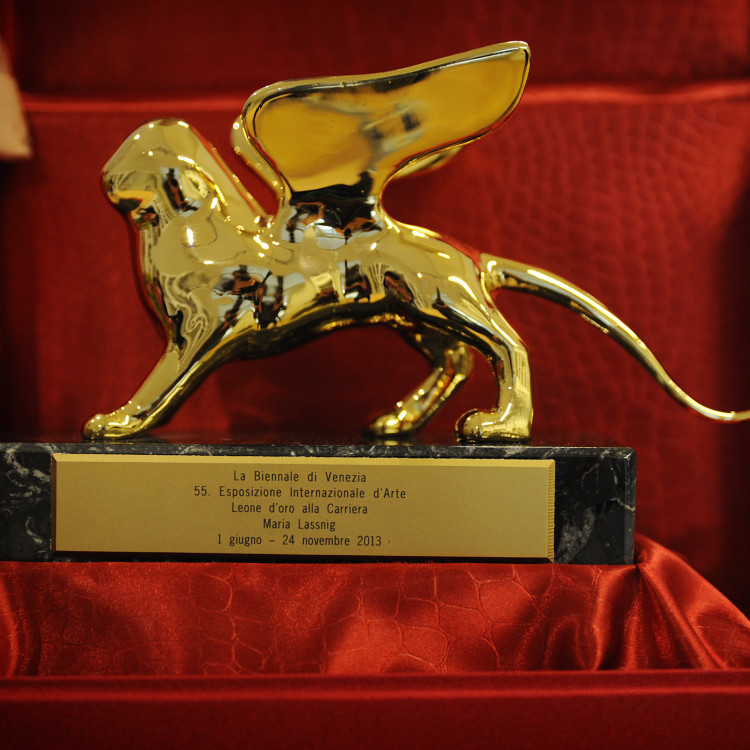 Vorschau Maria Lassnig nahm den Goldenen Löwen in Empfang