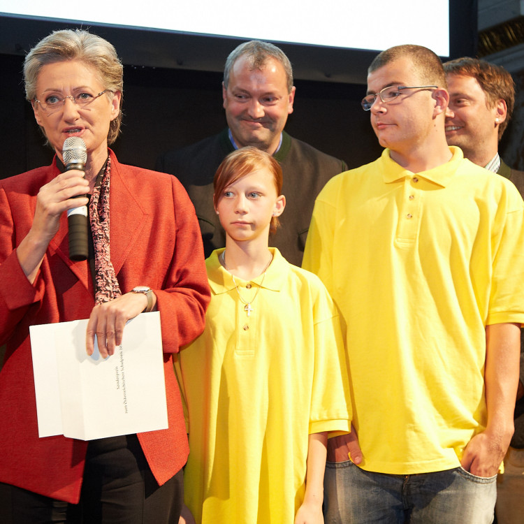 Schulpreis 2013: Bildungsministerin Dr. Claudia Schmied prämiert die NMS/BG/BRG Klusemannstraße - Bild Nr. 2757