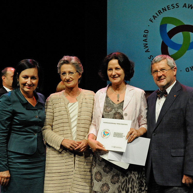 Bildungsministerin Schmied verleiht Fairness Award 2013 - Bild Nr. 2848