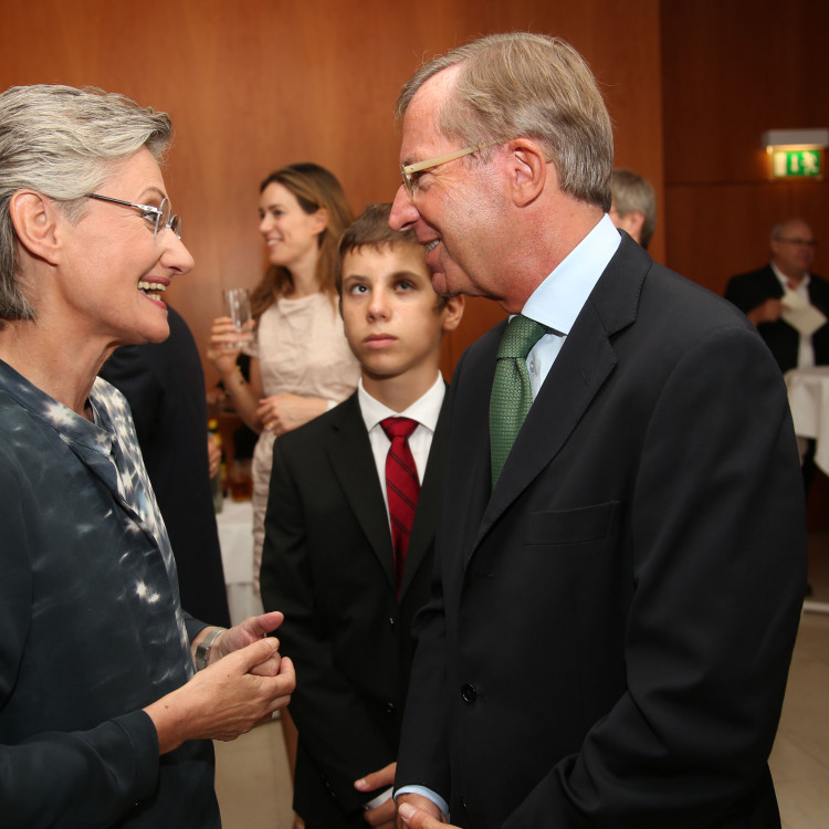Salzburg: Kulturministerin Dr. Claudia Schmied verleiht den Großen Österreichischen Staatspreis an Erwin Wurm - Bild Nr. 2967