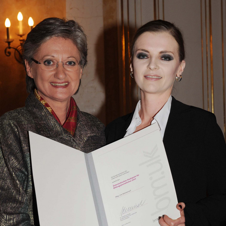 BM Claudia Schmied ehrt Bildungsjournalistinnen: Österreichischer Staatspreis an Lisa Nimmervoll, Förderungspreis an Tina Goebel - Bild Nr. 316