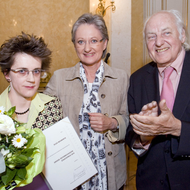 BM Claudia Schmied überreicht den Großen Österreichischen Staatspreis 2010 an Komponistin Olga Neuwirth - Bild Nr. 411
