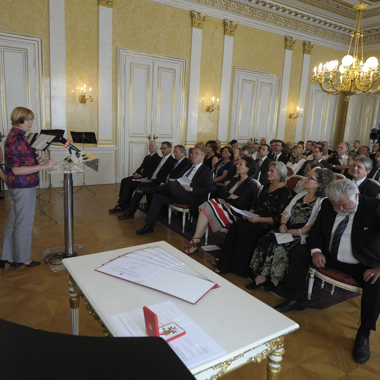 BMBF: Bundesministerin Heinisch-Hosek überreicht hohe staatliche Auszeichnungen - Bild Nr. 4132