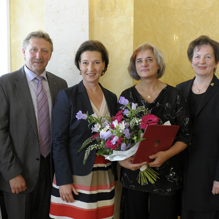 BMBF: Bundesministerin Heinisch-Hosek überreicht hohe staatliche Auszeichnungen - Bild Nr. 4150