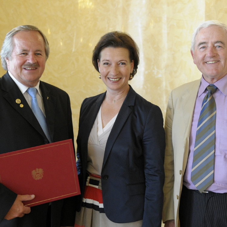 BMBF: Bundesministerin Heinisch-Hosek überreicht hohe staatliche Auszeichnungen - Bild Nr. 4157
