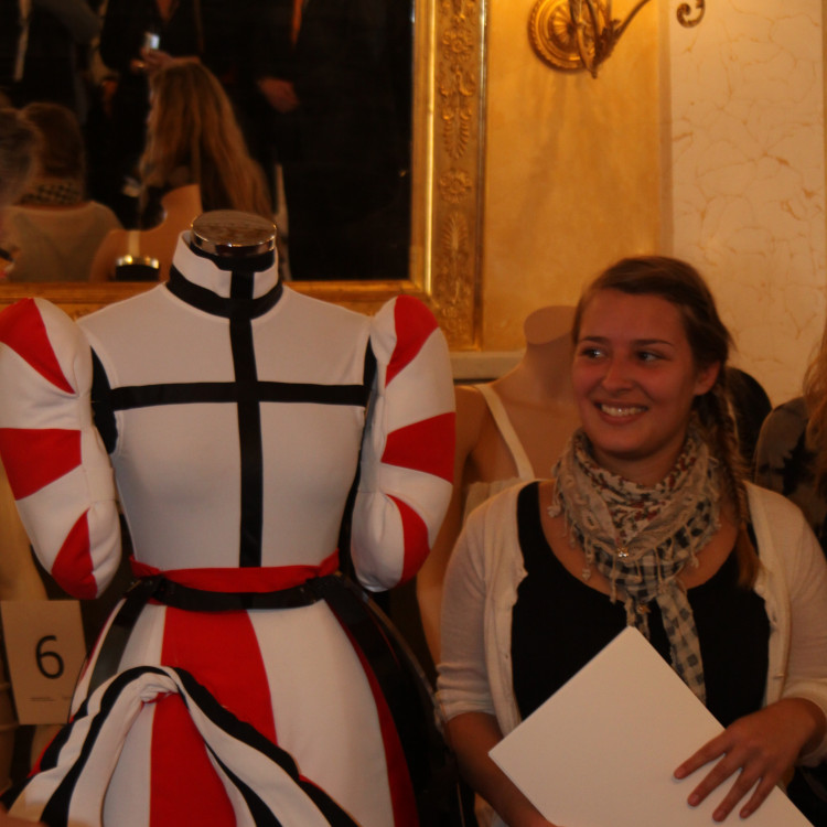 Bundesministerin Claudia Schmied verlieh den "school fashion award" 2010 beim gestrigen "Tag der offenen Tür - Bild Nr. 423