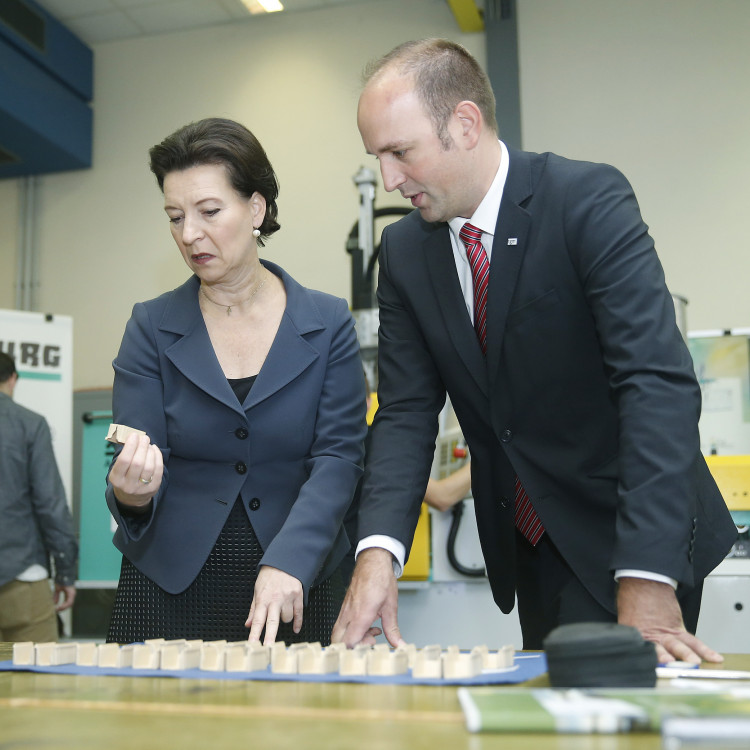 Bundesministerin Gabriele Heinisch-Hosek besucht das TGM - Bild Nr. 4501