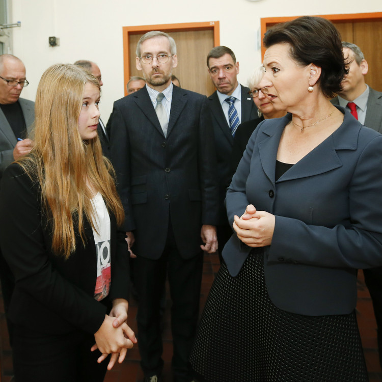 Bundesministerin Gabriele Heinisch-Hosek besucht das TGM - Bild Nr. 4506