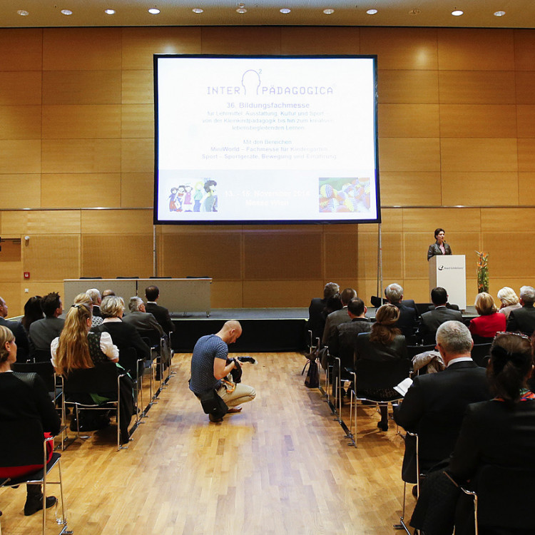 Bundesministerin Gabriele Heinisch-Hosek eröffnet die Interpädagogica 2014 - Bild Nr. 4946