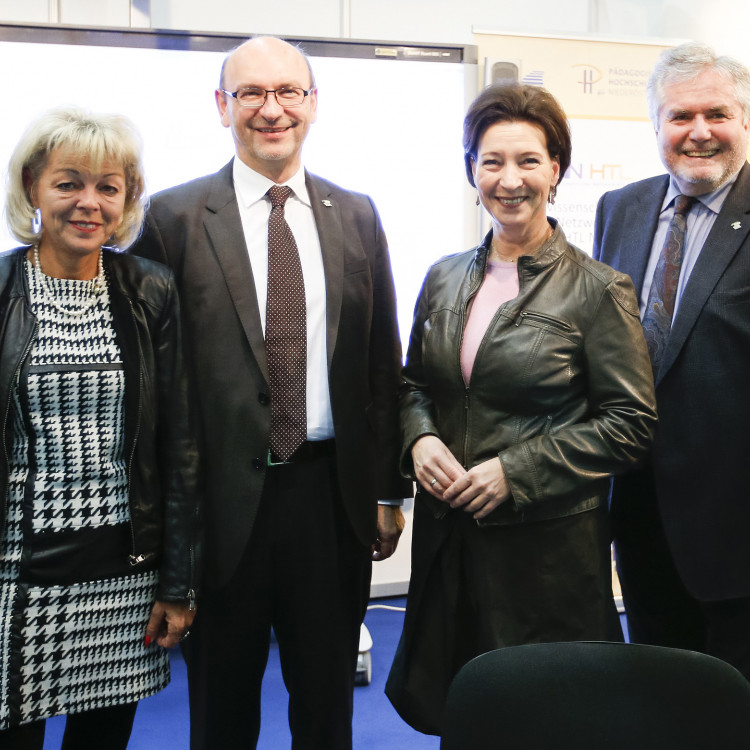 Bundesministerin Gabriele Heinisch-Hosek eröffnet die Interpädagogica 2014 - Bild Nr. 4960