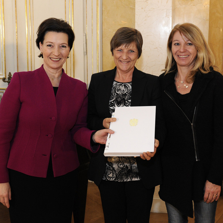 Verleihung des Ehrenpreises zum Schulsportgütesiegel durch Bildungsministerin Gabriele Heinisch-Hosek - Bild Nr. 5257